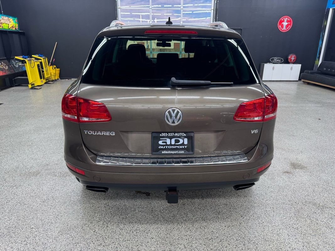 Used 2014 Volkswagen Touareg Sport image 4
