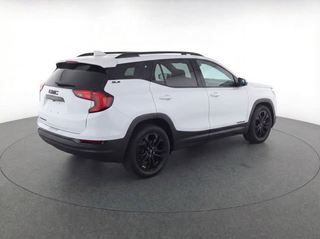 Used 2022 GMC Terrain SLE w/ Driver Convenience Package image 4
