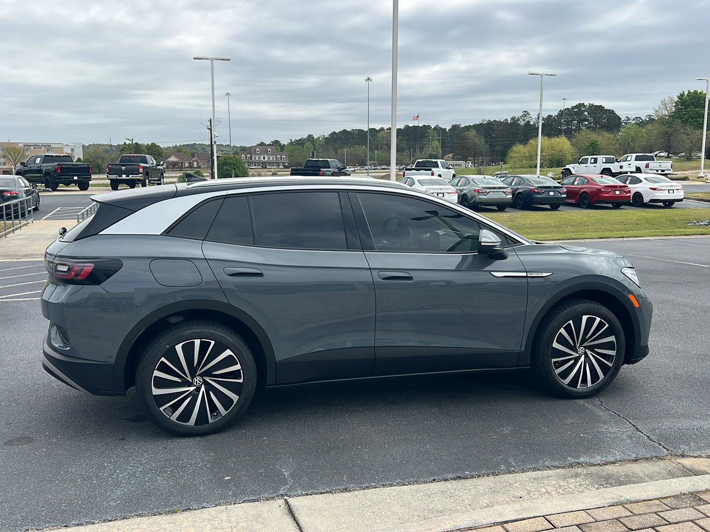 Used 2023 Volkswagen ID.4 Pro S Plus image 7