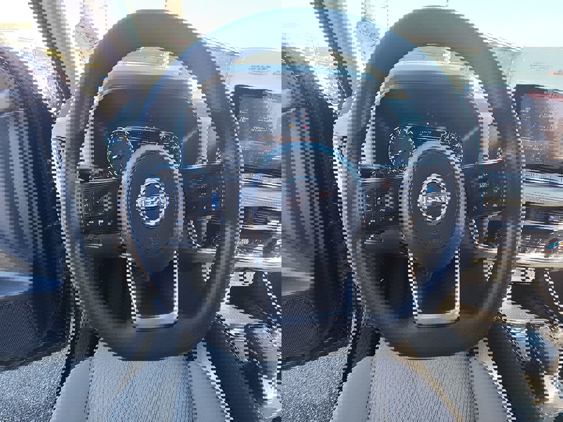 Used 2024 Nissan Rogue SV image 11