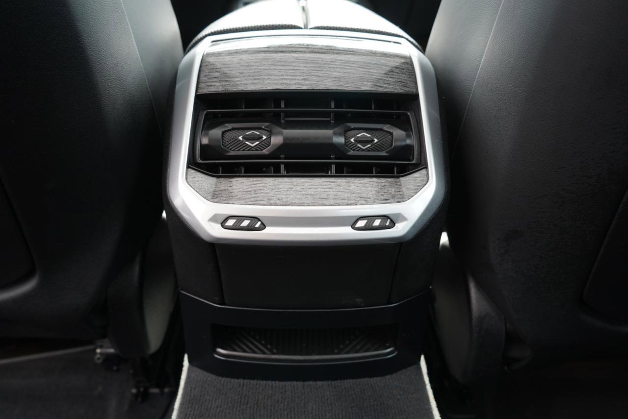 Used 2023 BMW 760i xDrive w/ Executive Package image 50