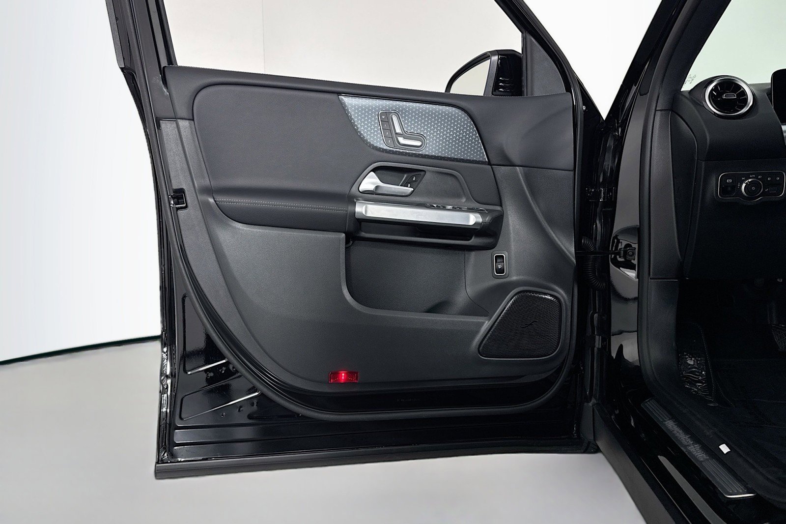 New 2026 Mercedes-Benz GLB 250 image 21