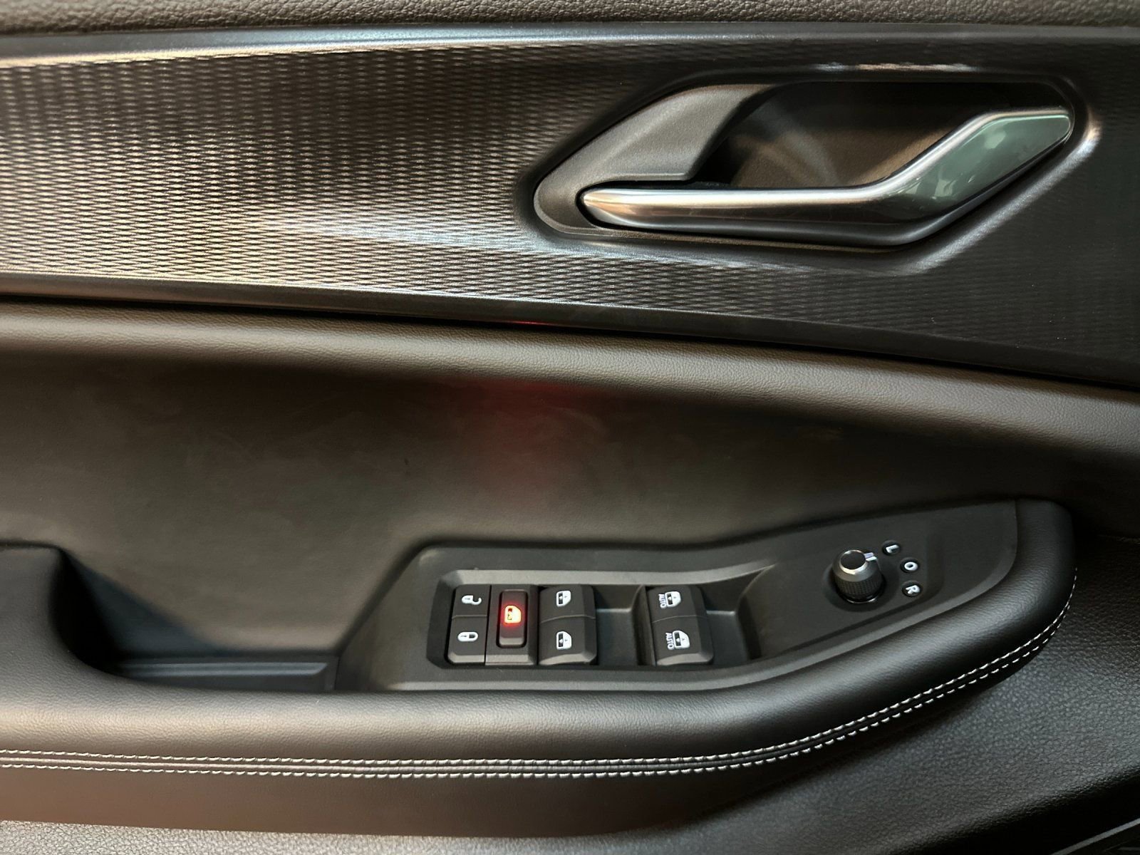 New 2025 Jeep Grand Cherokee L Laredo w/ Luxury Tech Group I image 10