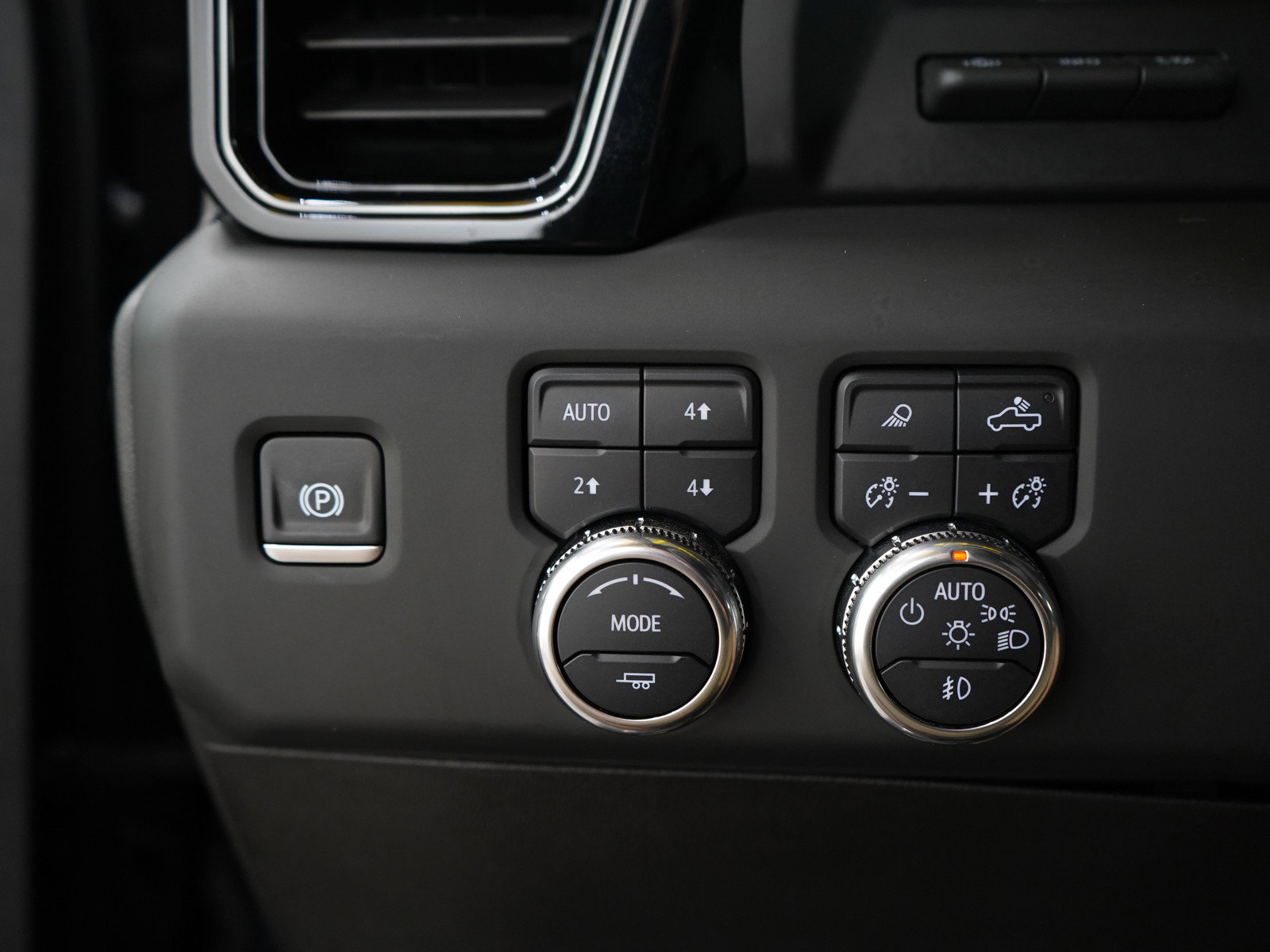 Used 2025 GMC Sierra 1500 AT4 w/ Technology Package AWD/4WD image 26