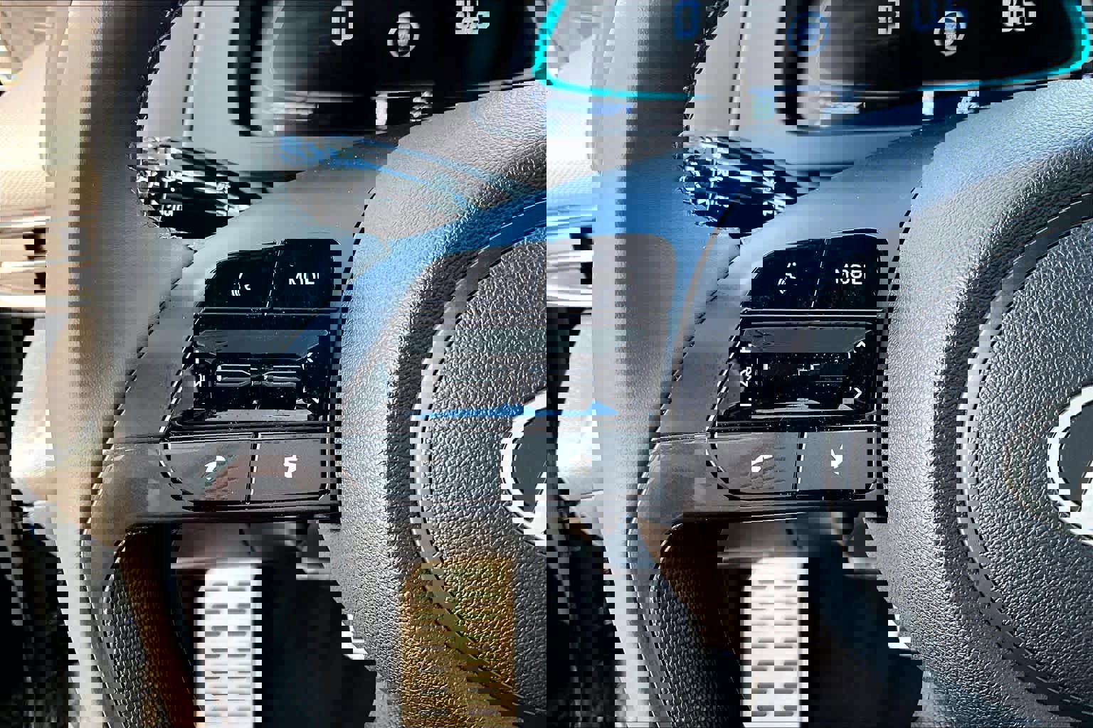 Certified 2025 Hyundai Elantra Sport image 39