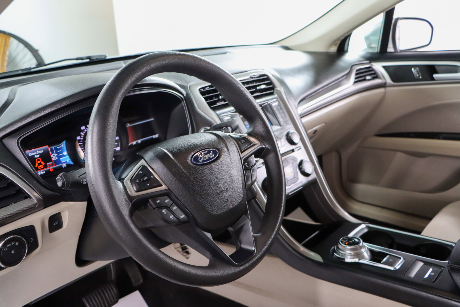 Used 2018 Ford Fusion SE image 22