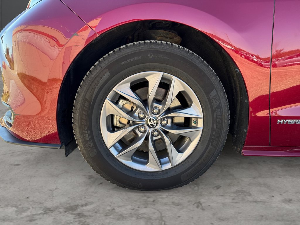 Used 2021 Toyota Sienna LE w/ LE Plus Package AWD/4WD image 9