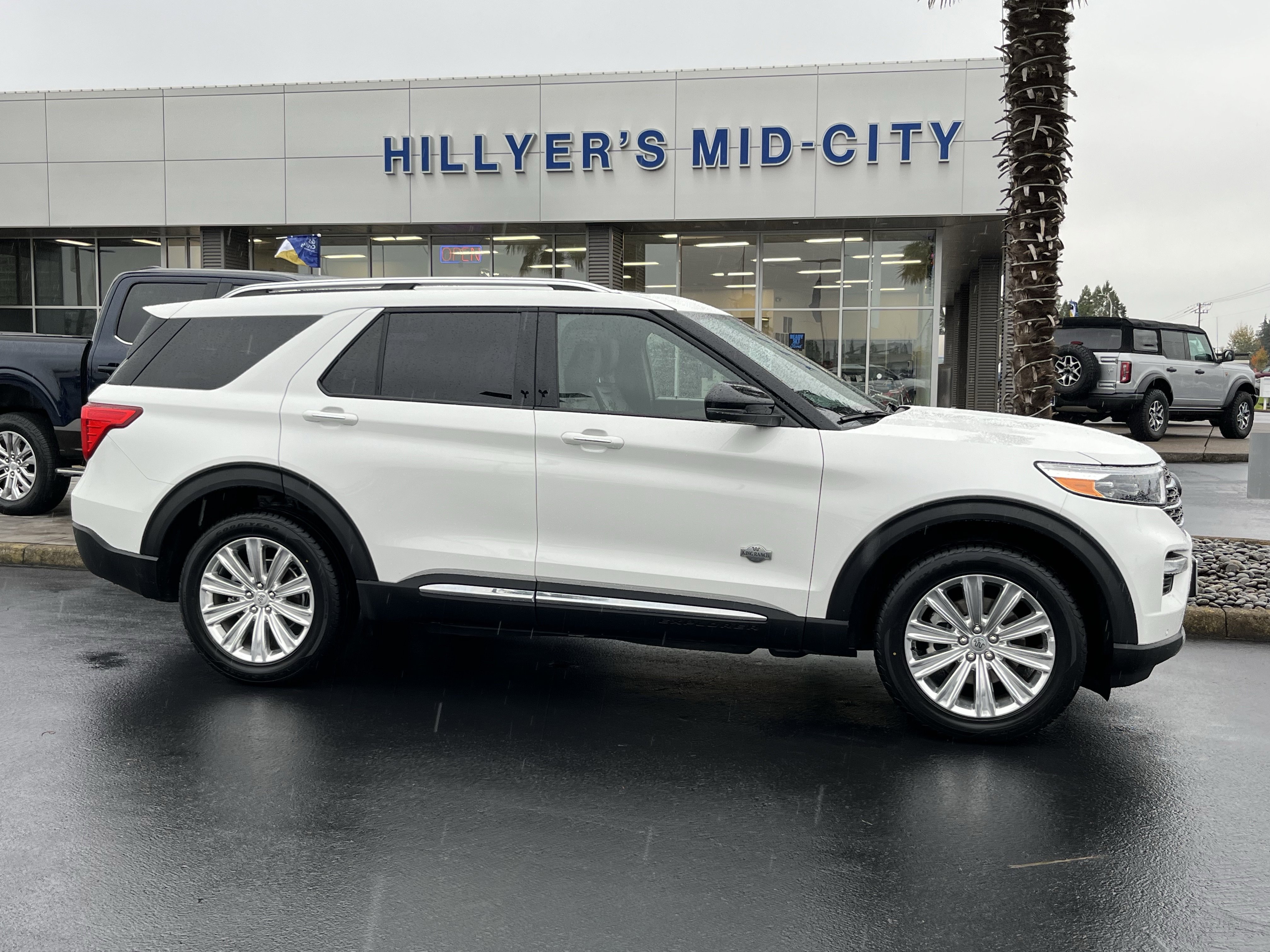 Used 2022 Ford Explorer King Ranch w/ Technology Package AWD/4WD image 2