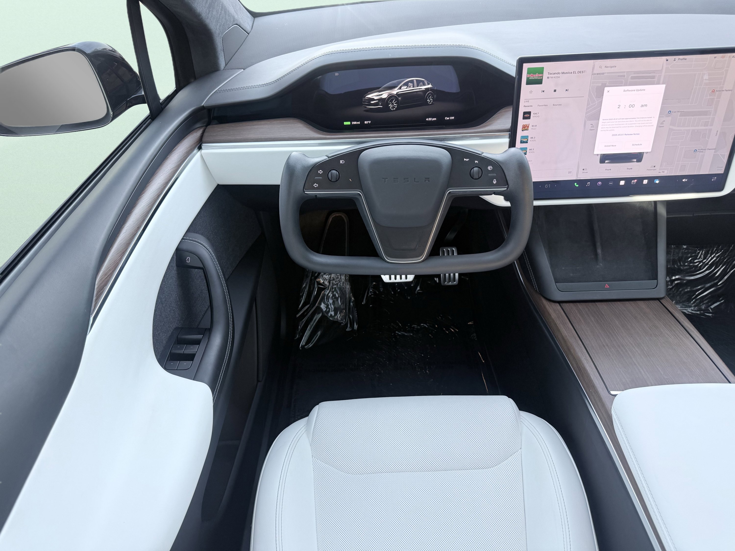 Used 2023 Tesla Model X image 46