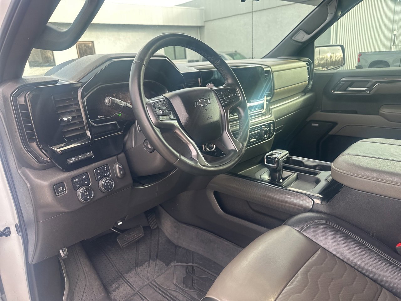 Used 2025 Chevrolet Silverado 1500 ZR2 w/ Technology Package image 16