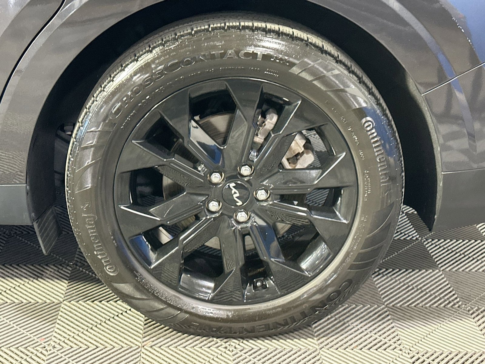 Used 2023 Kia Carnival SX image 12