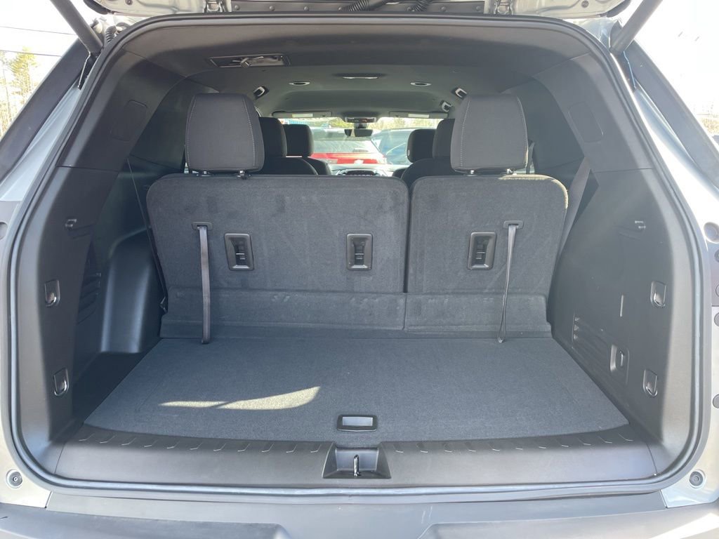 Used 2023 Chevrolet Traverse LT w/ Rear Camera Mirror Package image 37