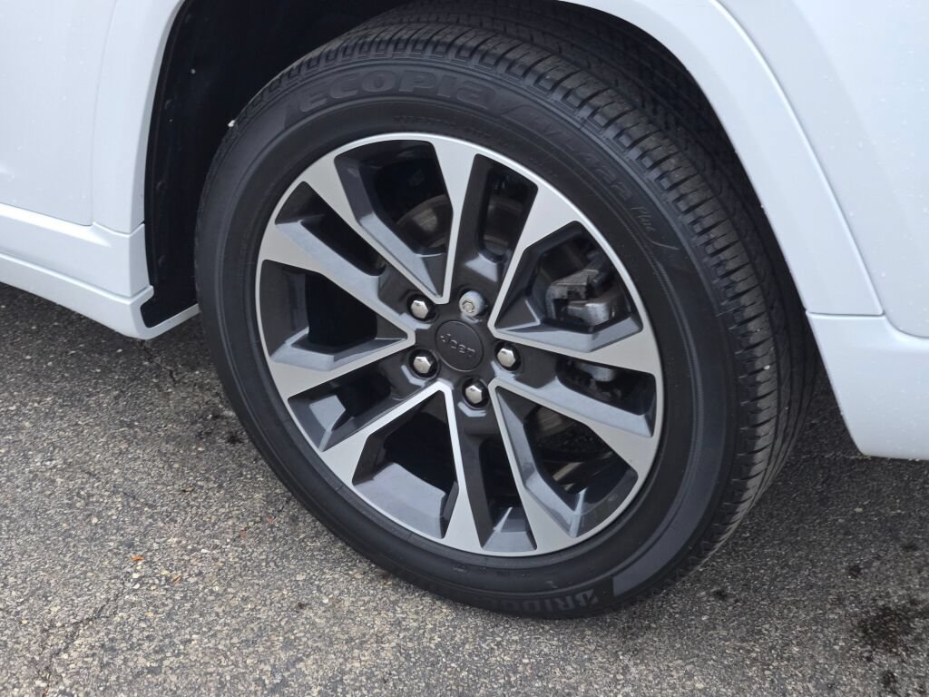 Certified 2023 Jeep Grand Cherokee Overland w/ Luxury Tech Group IV AWD/4WD image 18