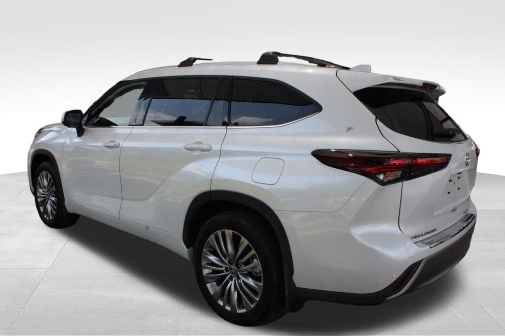 Certified 2026 Toyota Highlander Platinum AWD/4WD image 15