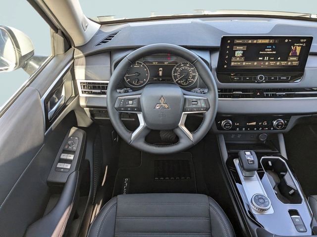 New 2026 Mitsubishi Outlander SE image 15