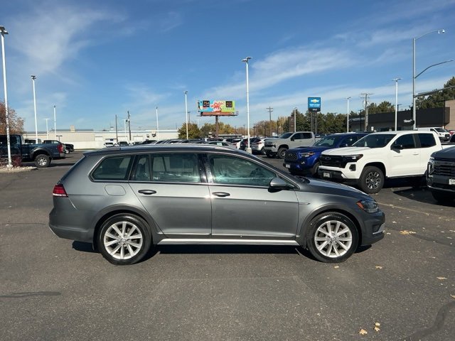 Used 2019 Volkswagen Golf Alltrack image 2