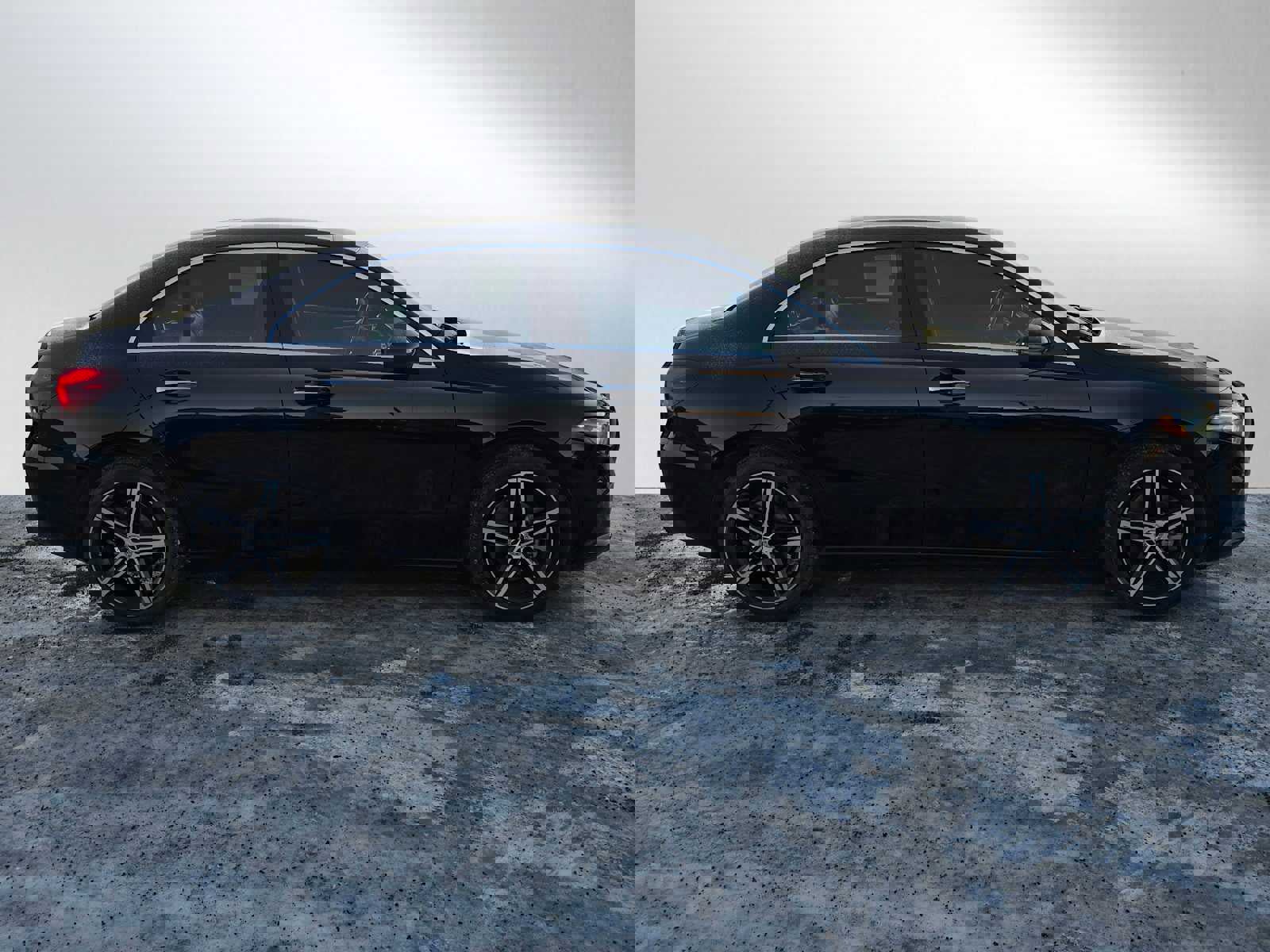 Used 2022 Mercedes-Benz A 220 4MATIC image 2