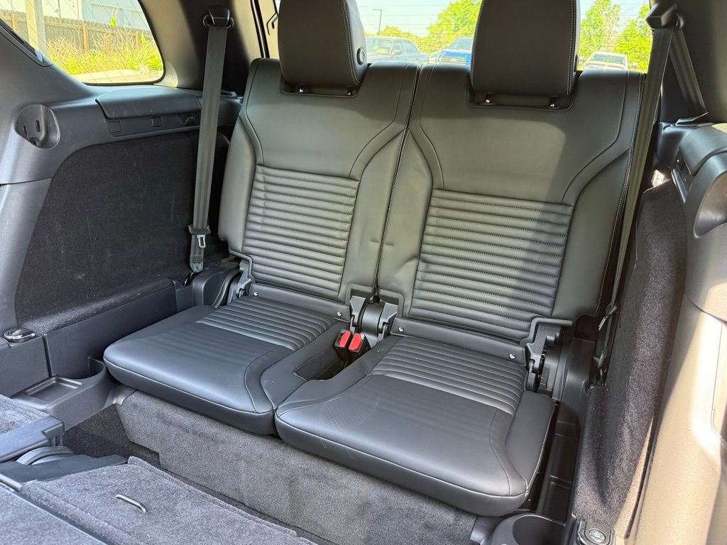 Used 2025 Land Rover Discovery S AWD/4WD image 34
