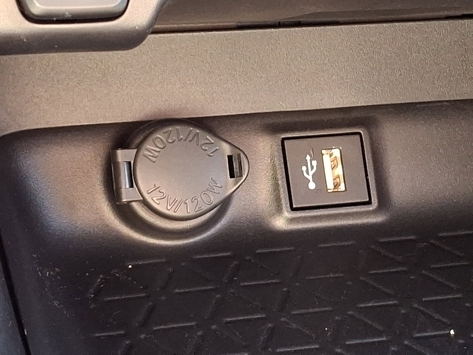 Used 2025 Toyota RAV4 XLE w/ Convenience Package image 24