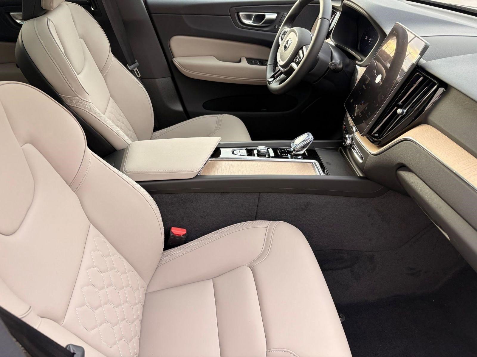 New 2026 Volvo XC60 B5 Core w/ Climate Package image 26