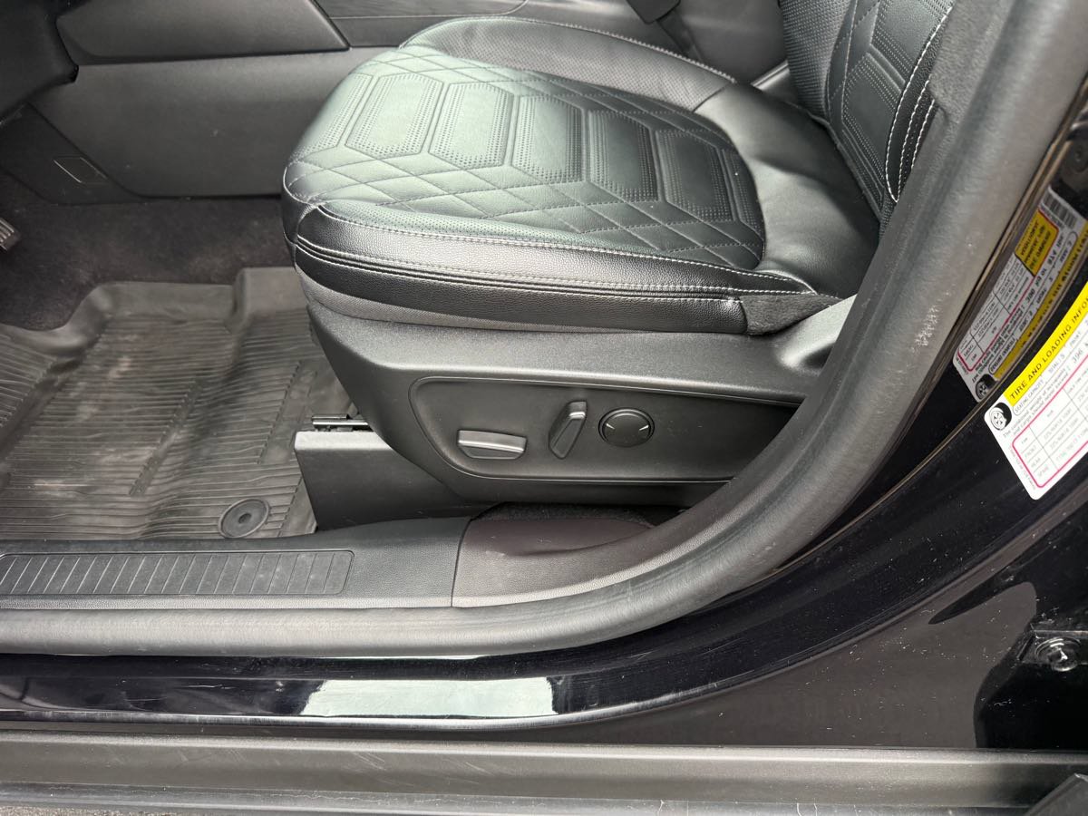 Used 2023 Ford Escape SE w/ PHEV Premium Package FWD image 25