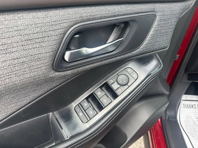 Used 2023 Nissan Rogue SV AWD/4WD image 18