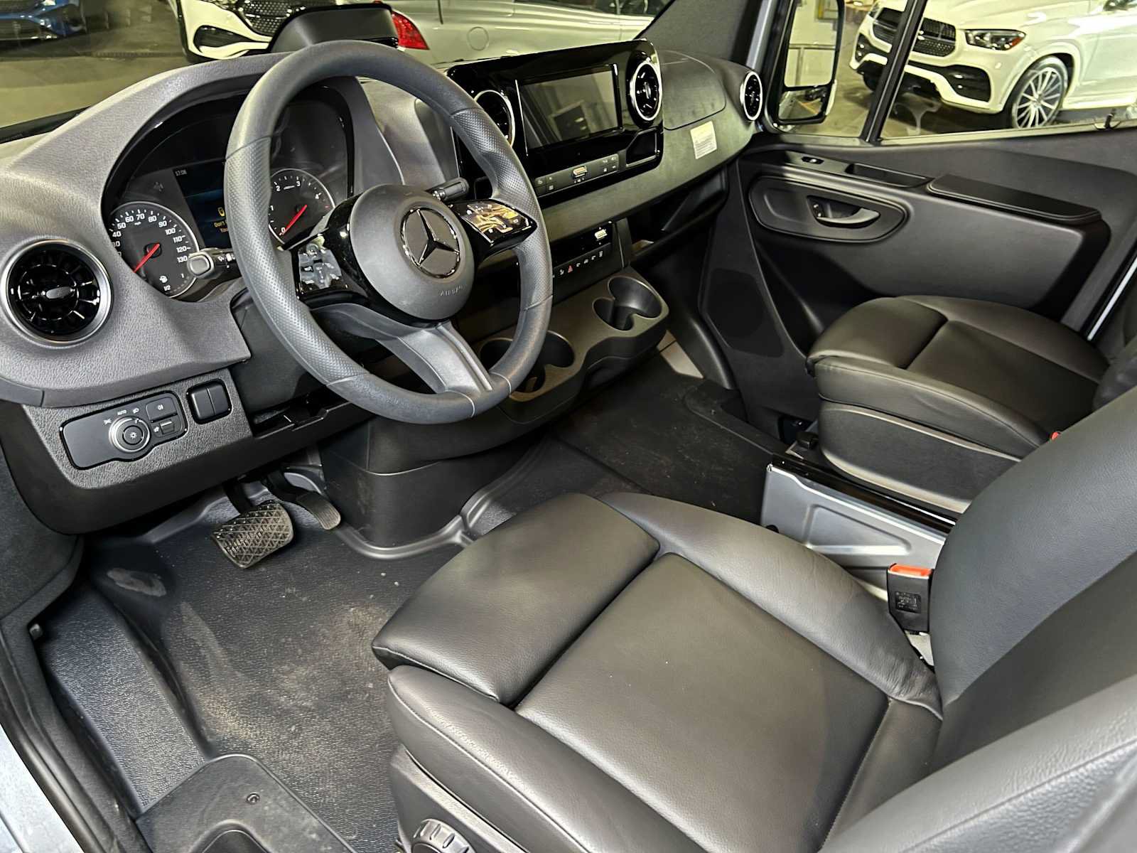 Used 2025 Mercedes-Benz Sprinter 2500 image 24