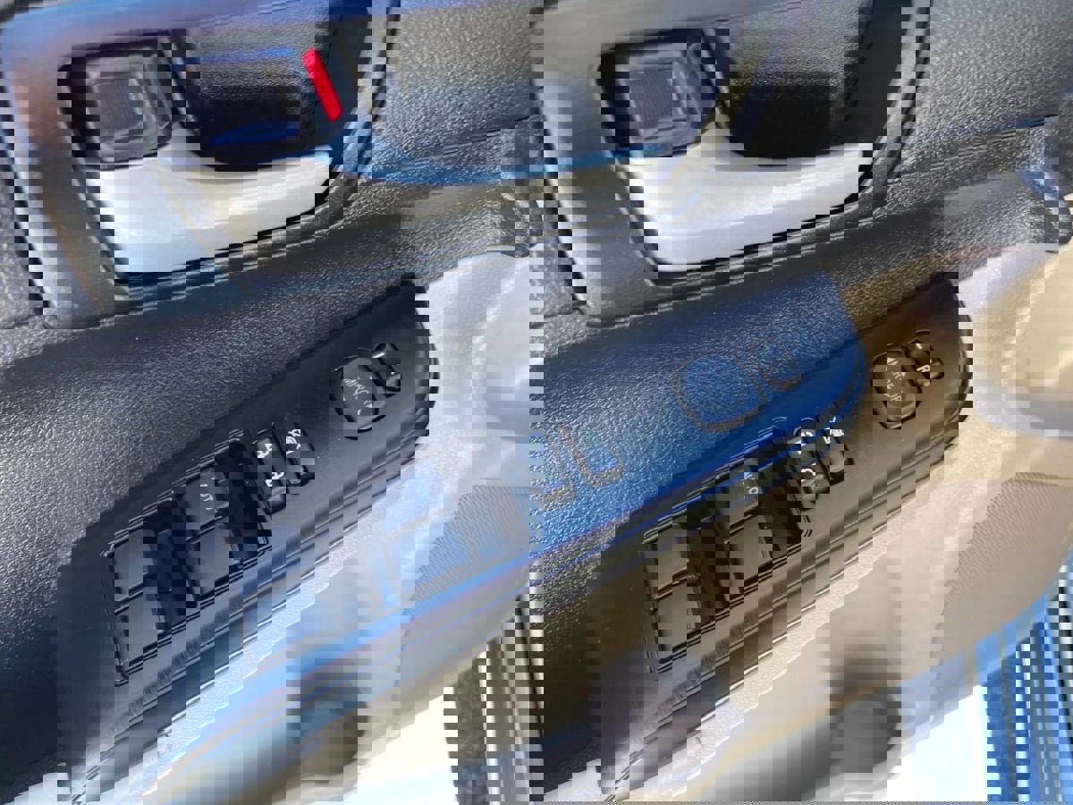 Used 2013 Toyota Camry LE image 22