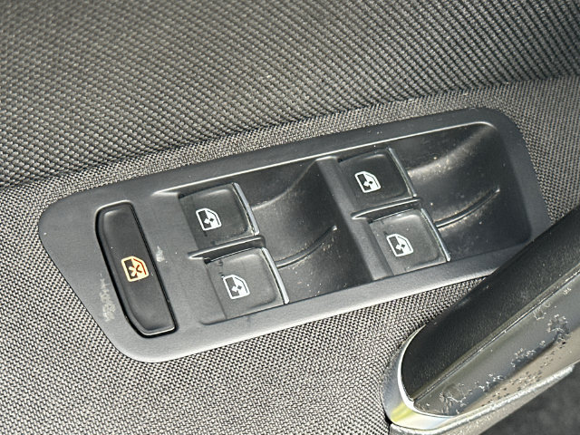 Used 2016 Volkswagen Golf 4-Door FWD image 22