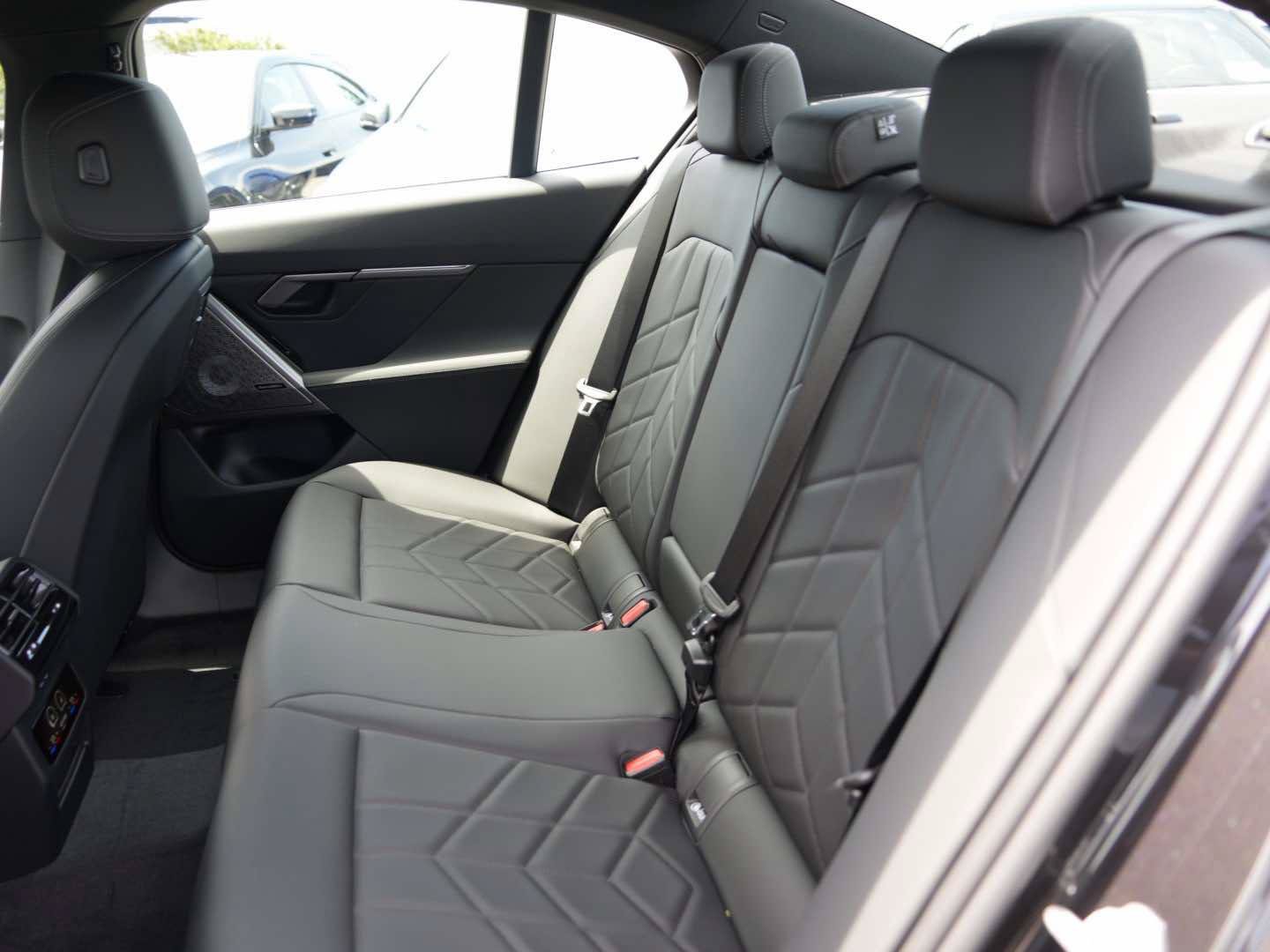 New 2026 BMW i5 M60 AWD/4WD image 12