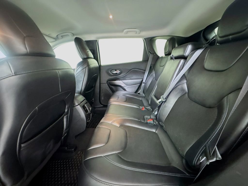 Used 2020 Jeep Cherokee Latitude Plus w/ Comfort/Convenience Group image 21