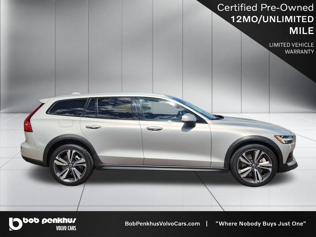 Used 2025 Volvo V60 B5 Cross Country Plus AWD/4WD image 24