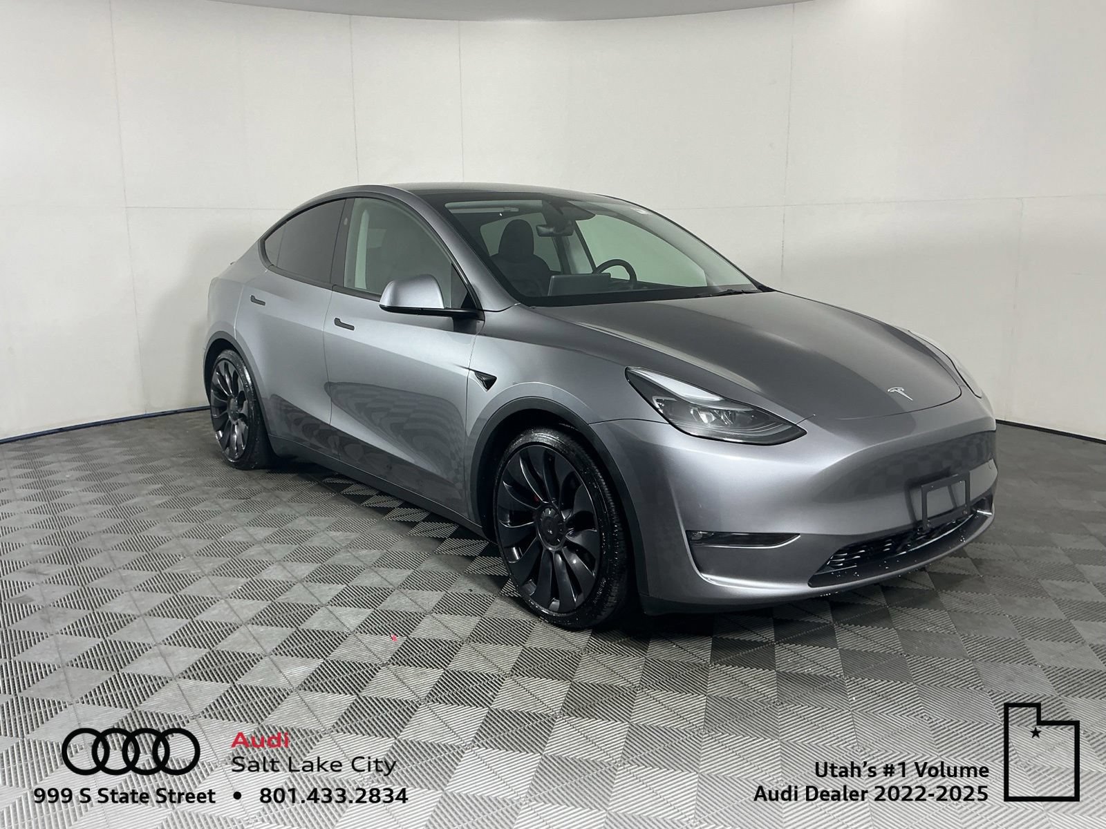 Used 2025 Tesla Model Y Performance AWD/4WD image 1