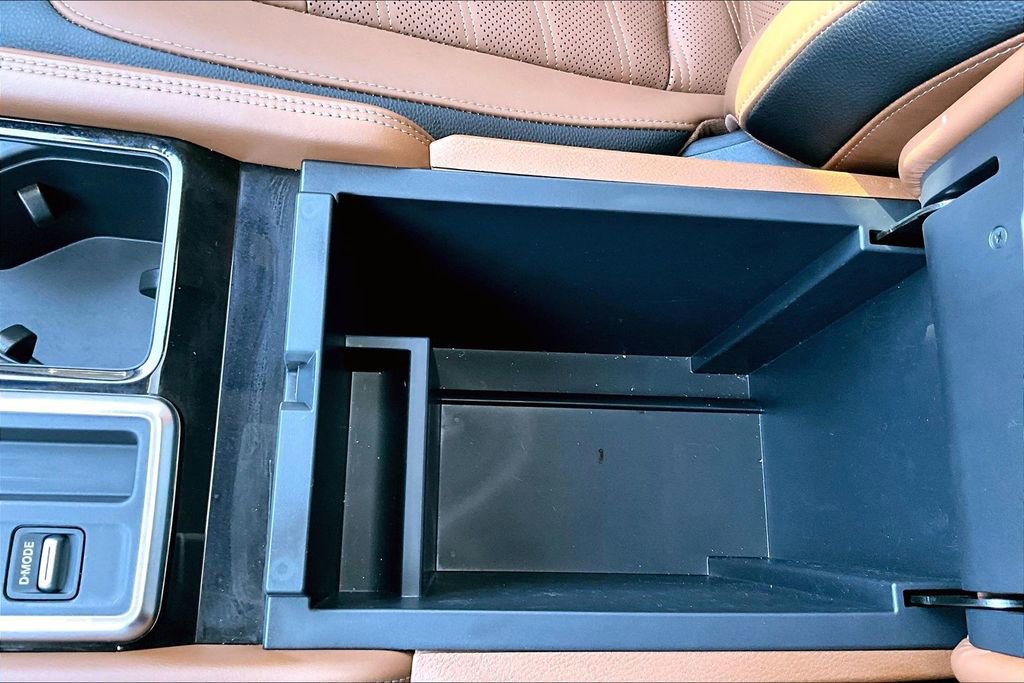 Used 2025 Nissan Pathfinder Platinum image 35