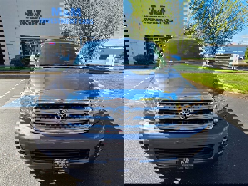 Used 2011 Toyota Sequoia Platinum AWD/4WD image 5