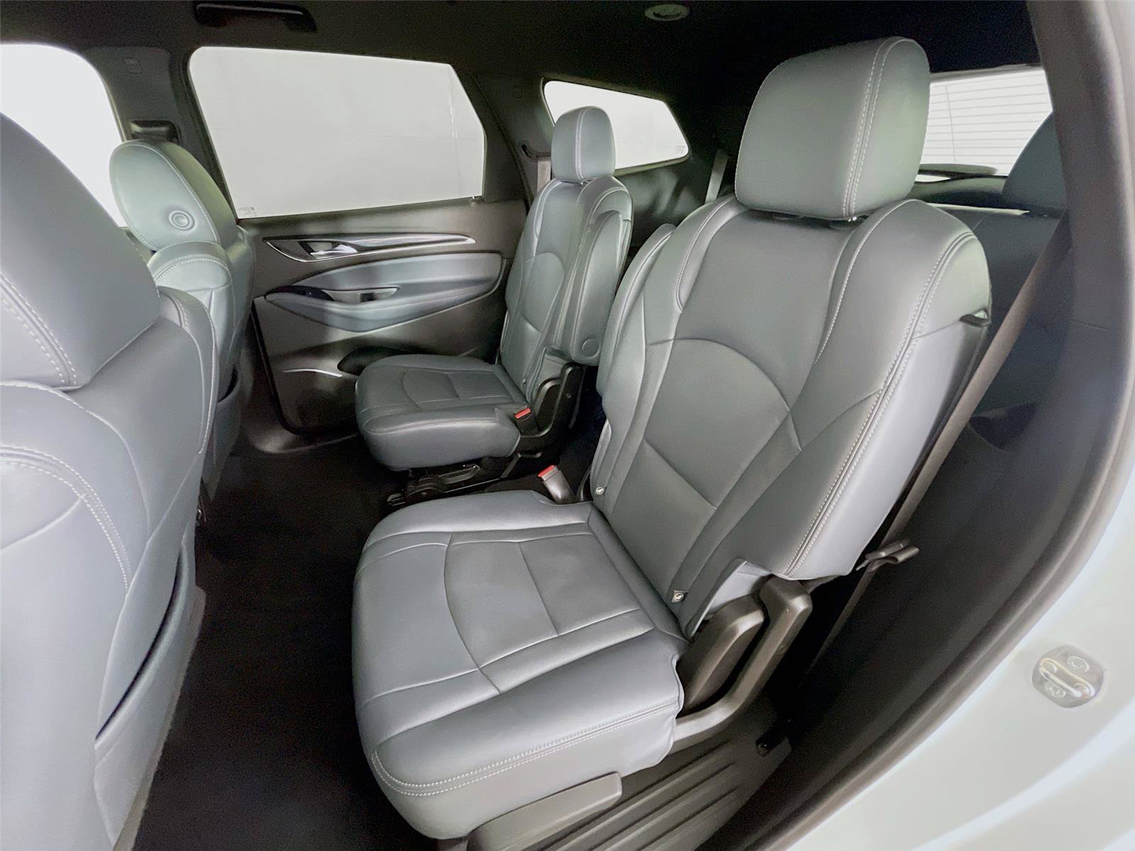 Used 2022 Buick Enclave Premium AWD/4WD image 27