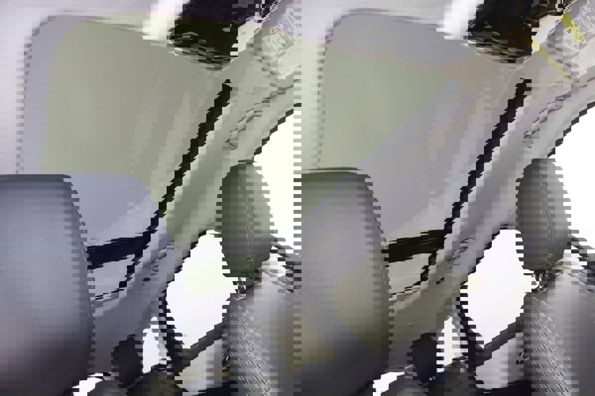 Used 2025 Land Rover Range Rover Velar Dynamic SE image 11