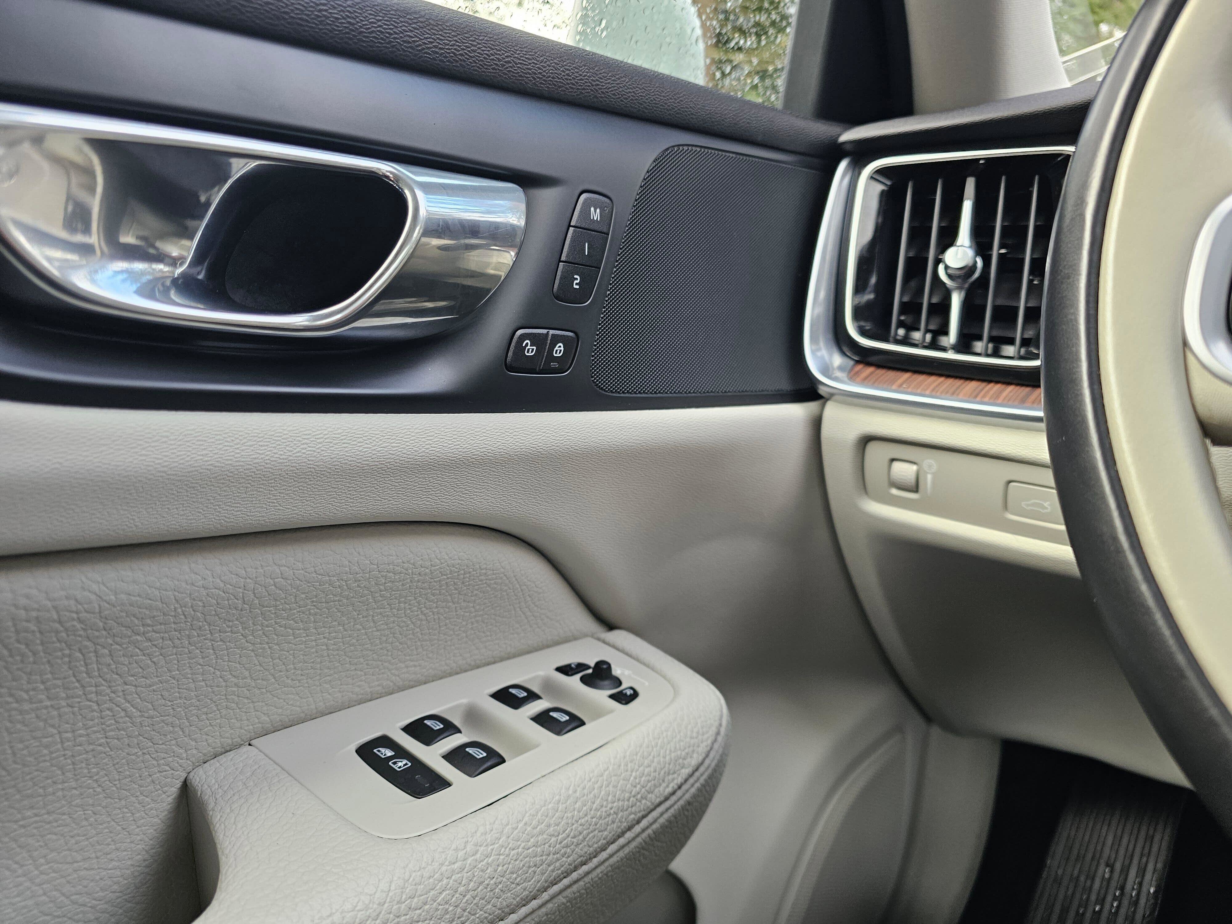 Used 2020 Volvo S60 T5 Momentum FWD image 29