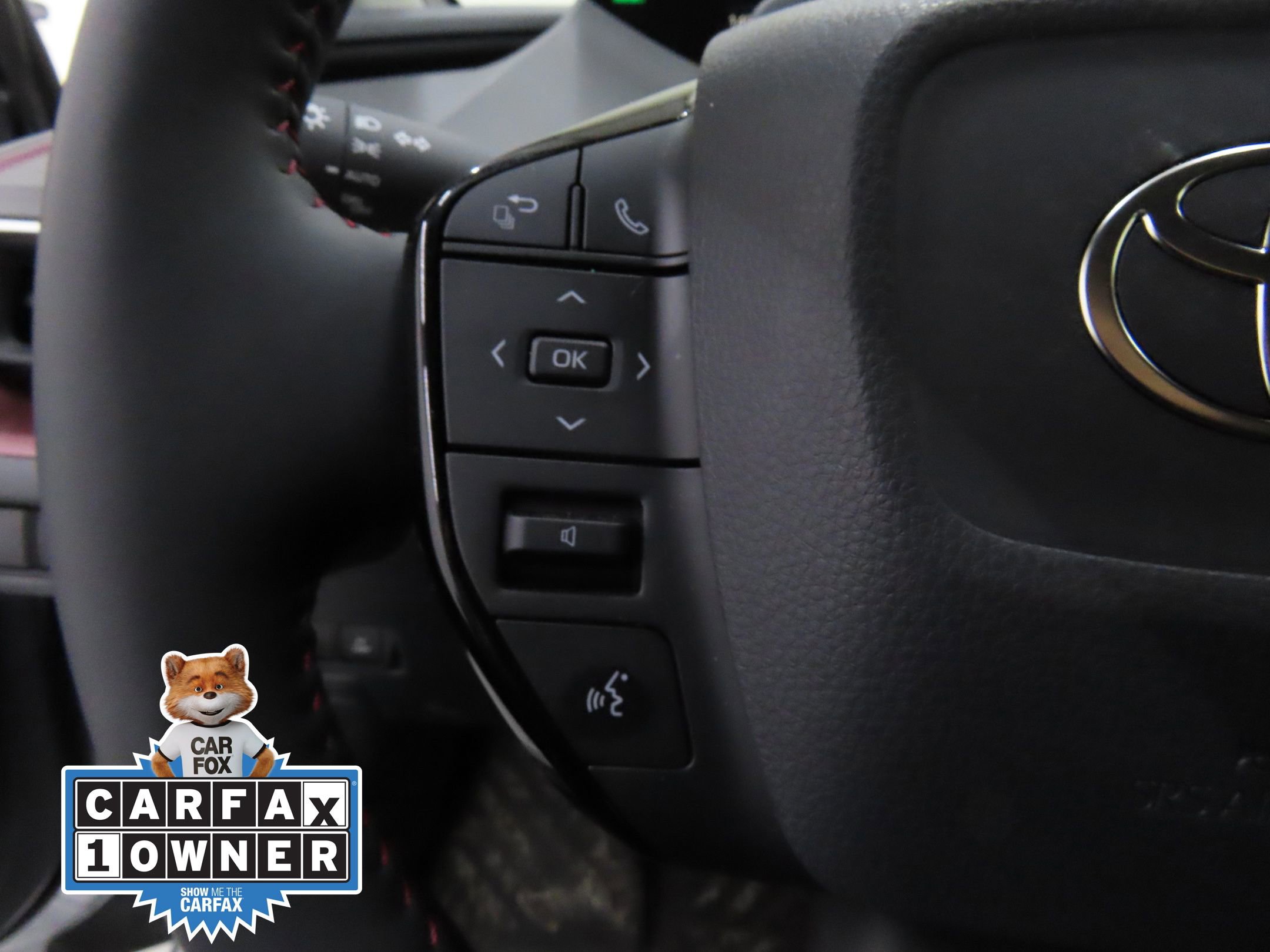 Used 2025 Toyota Prius Plug-In Hybrid image 12