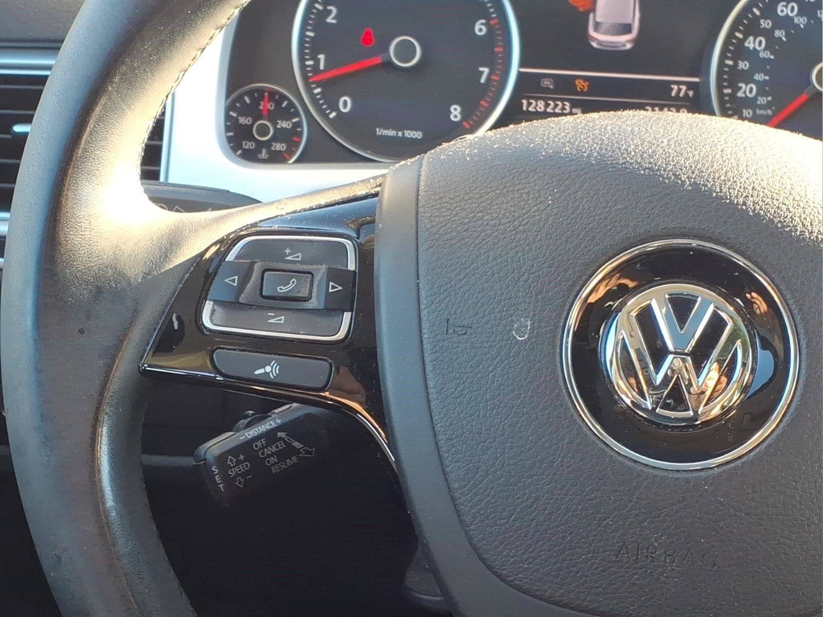Used 2016 Volkswagen Touareg VR6 AWD/4WD image 12