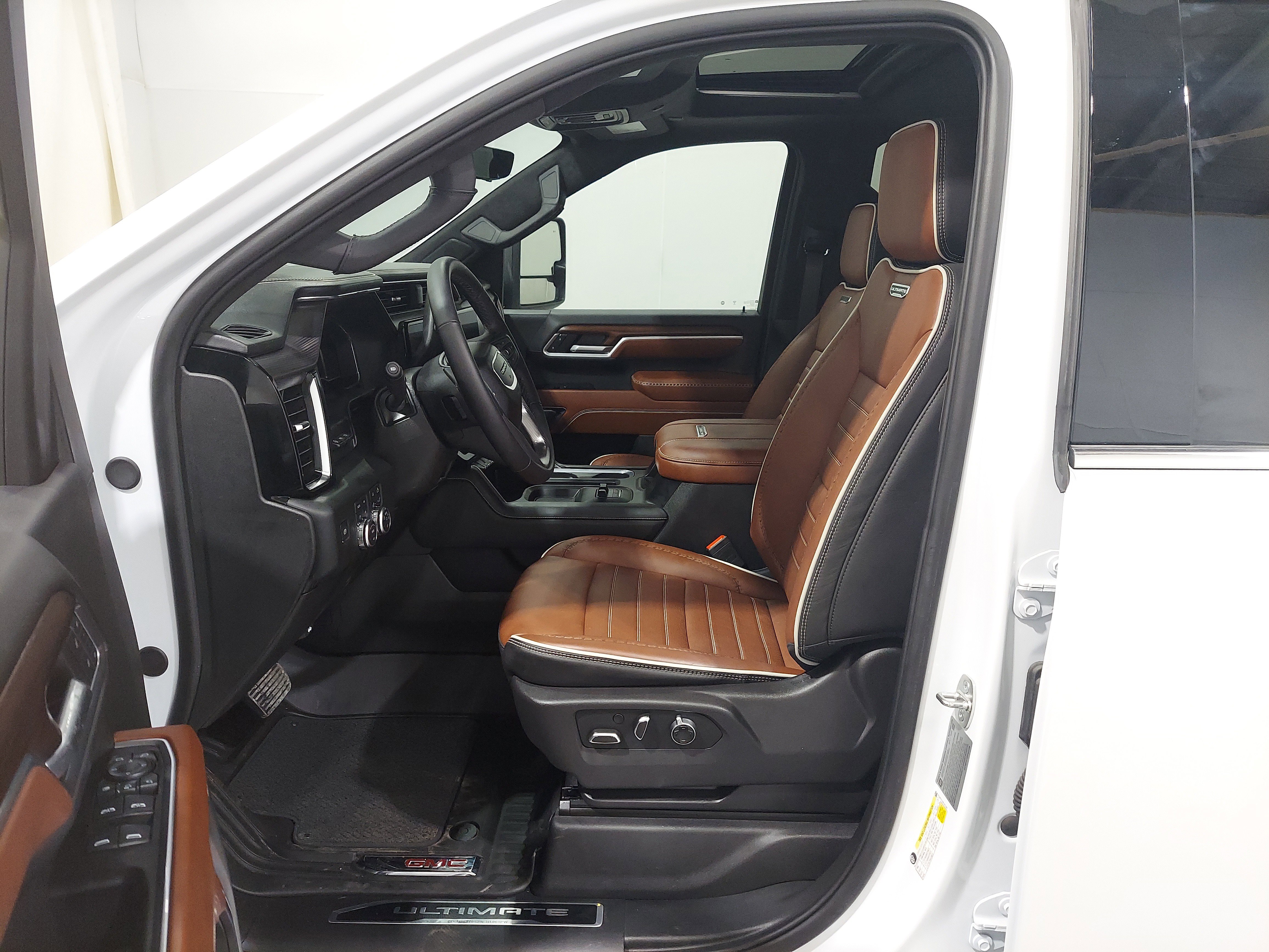 Used 2024 GMC Sierra 3500 Denali Ultimate image 14