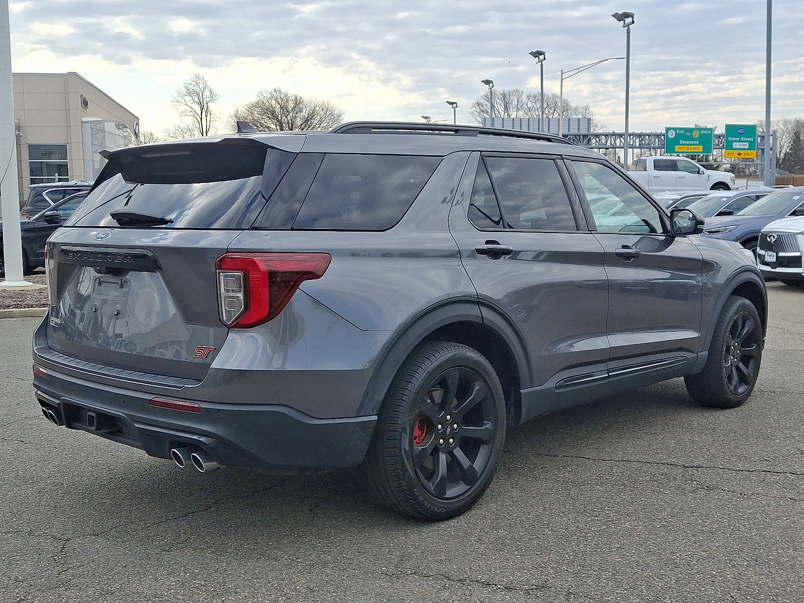 Used 2022 Ford Explorer ST w/ Equipment Group 401A AWD/4WD image 4