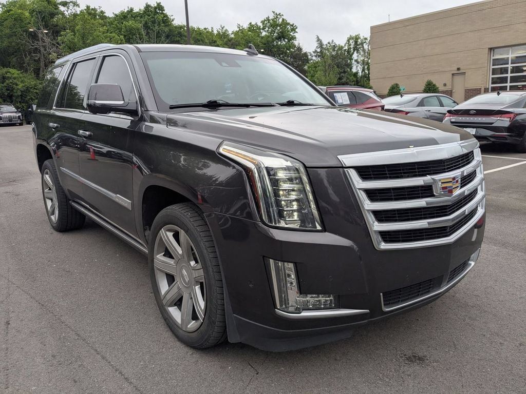Used 2018 Cadillac Escalade Premium Luxury AWD/4WD image 3