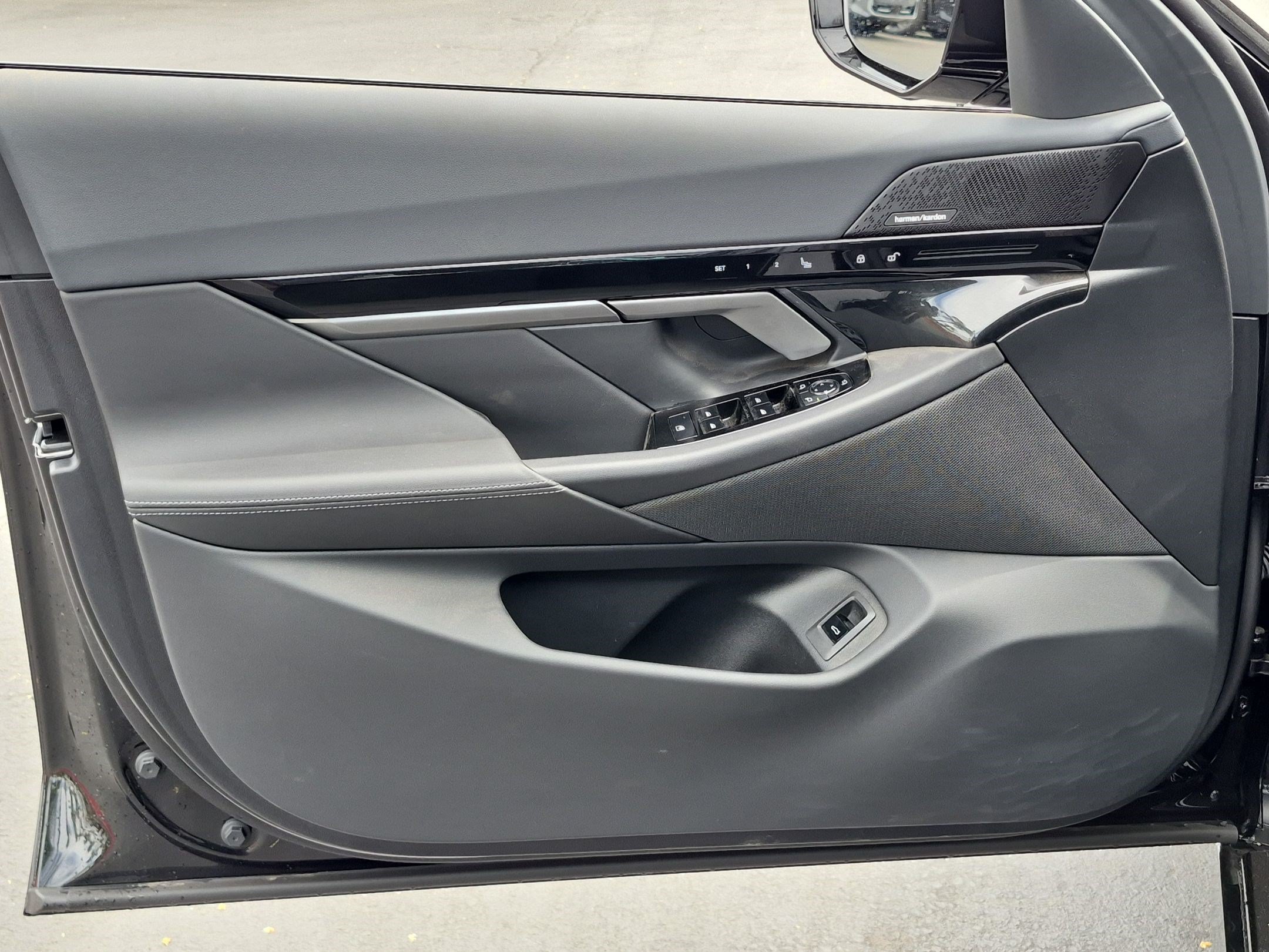 Used 2026 BMW 530i w/ M Sport Package RWD image 14