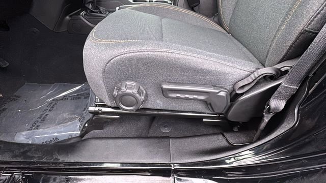 Used 2025 Jeep Wrangler Unlimited Sahara image 29