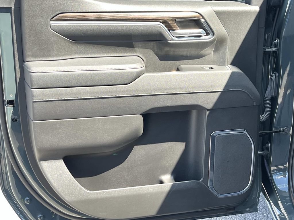 Used 2025 Chevrolet Silverado 1500 LT RWD image 17