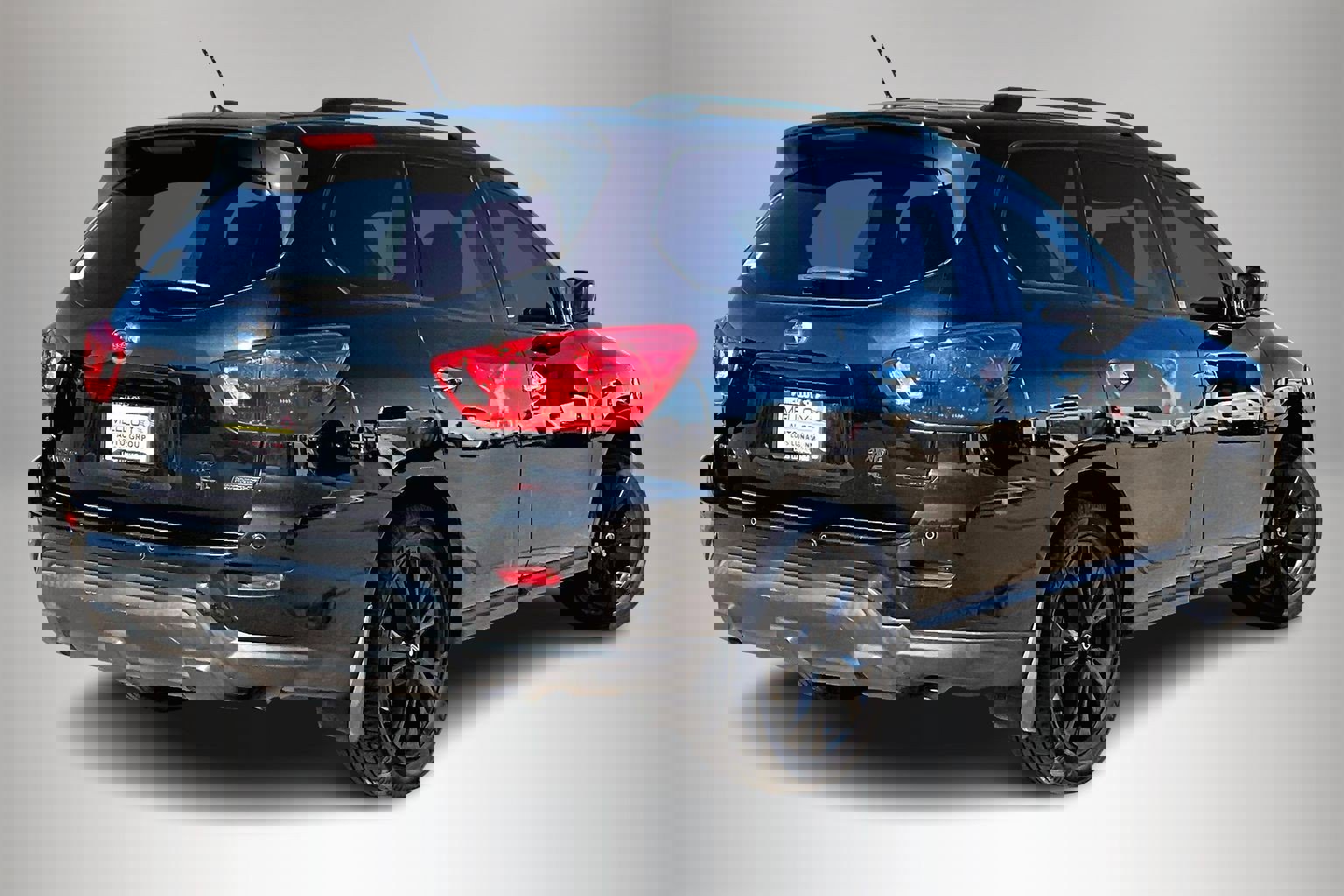 Used 2018 Nissan Pathfinder SL w/ Midnight Edition Package image 6