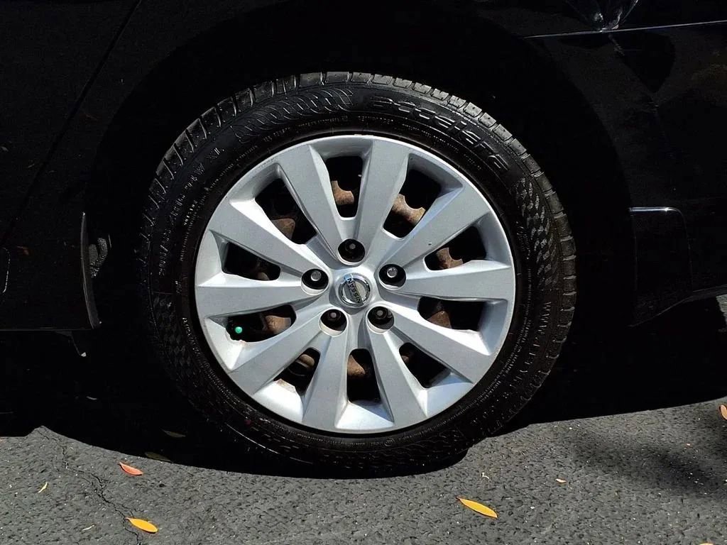 Used 2014 Nissan Sentra S FWD image 7
