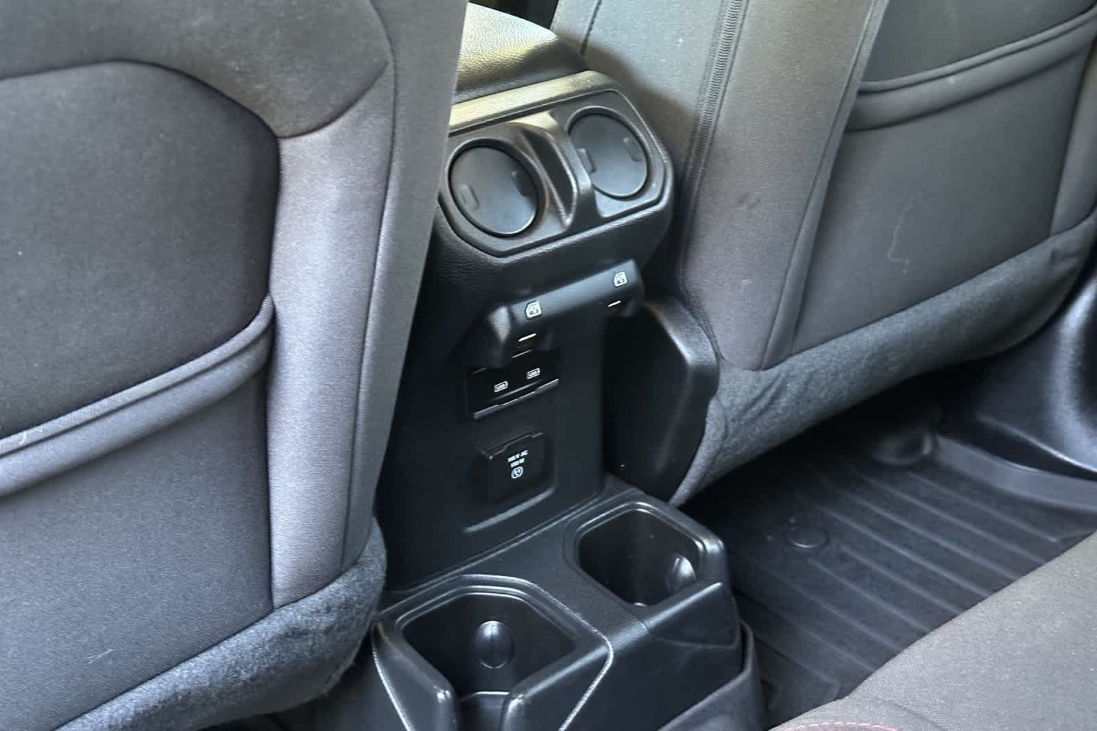 Used 2023 Jeep Wrangler Unlimited Rubicon AWD/4WD image 14