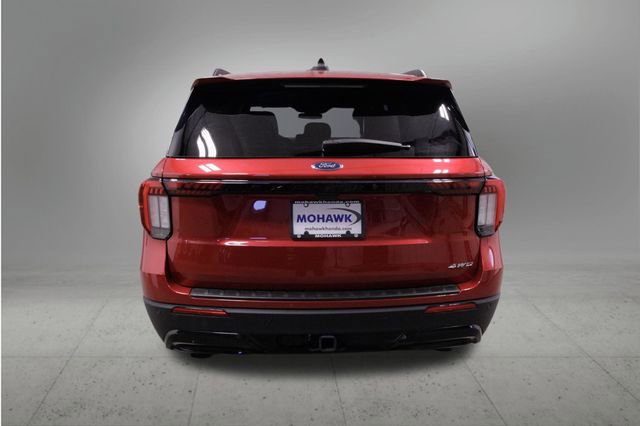 Used 2025 Ford Explorer ST-Line w/ ST-Line Street Pack AWD/4WD image 4